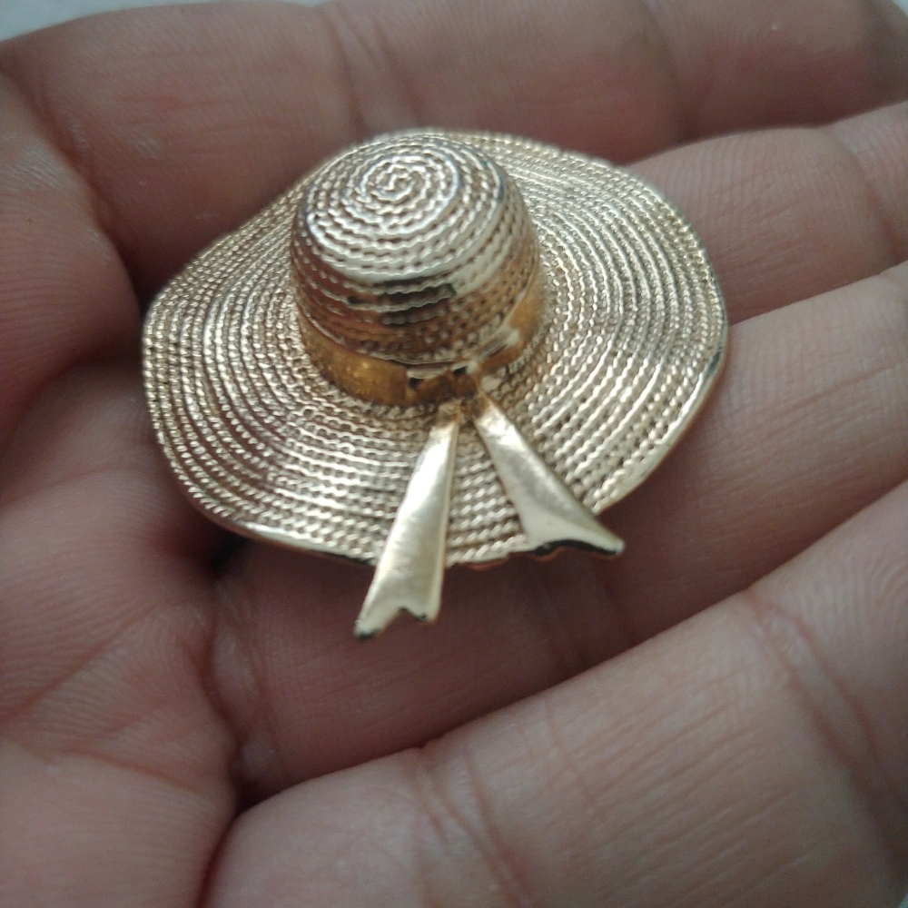 Broche chapeau vintage signée Michele Lynn ML ton or broche